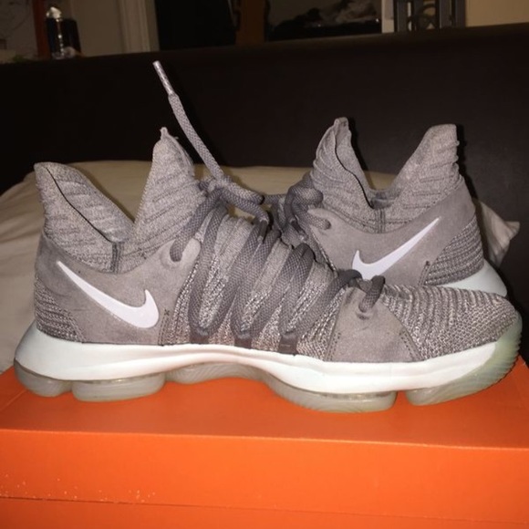 KD 10 size 10.5 - Picture 1 of 3